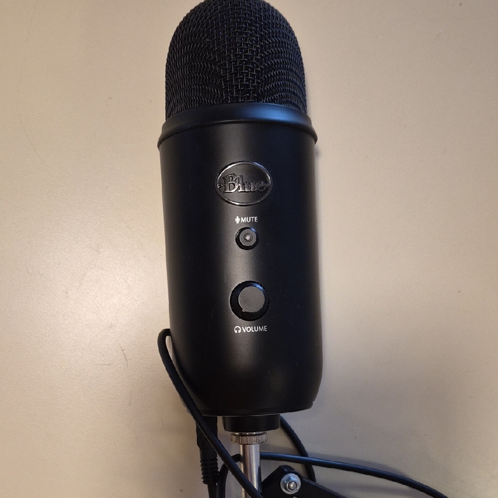 Blue Yeti Microphone With Desk Stand